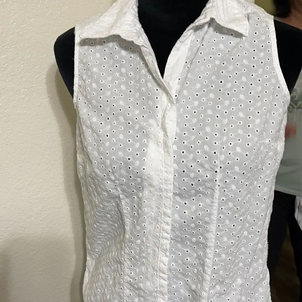 #292 Button up white blouse - Picture 2 of 6